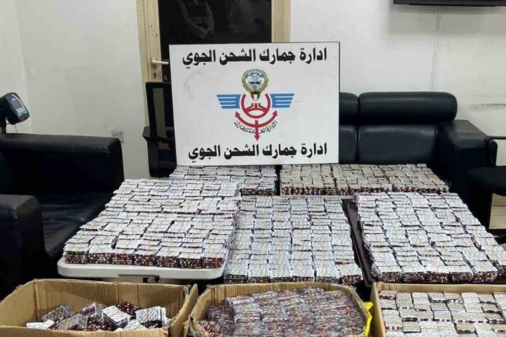 Kuwait Customs Foils Smuggling of 271,000 Lyrica Pills Hidden in Luggage