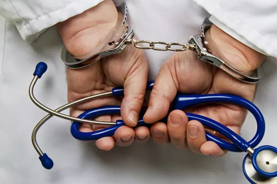 Kuwaiti Doctor Jailed for Fraudulently Receiving Salary While Abroad