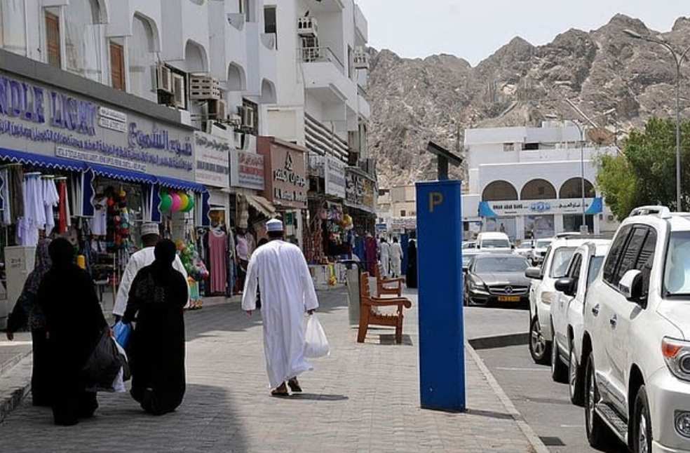 Oman Mandates Hiring of Omani Nationals for All Foreign Businesses