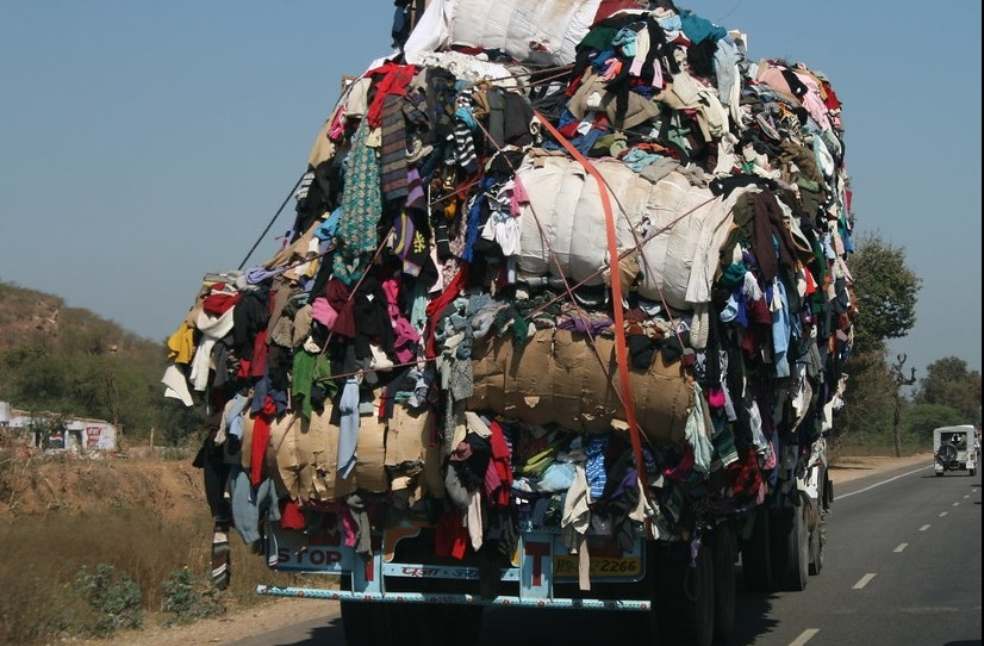 Bahrain to enforce strict measures against uncovered waste transport trucks